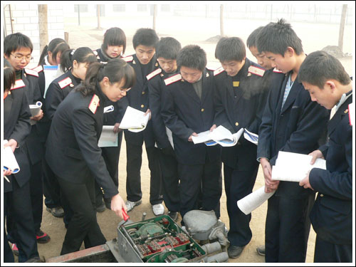 石家莊鐵路技校實訓課 石家莊鐵路技校實訓課展示 學校圖片 第30張 石家莊鐵路技術中專實訓課 石家莊鐵路職業技校實訓 石家莊鐵路技校實訓課展示 學校圖片 第30張