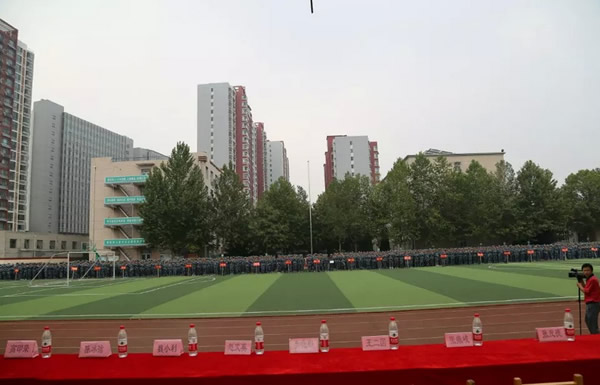 鐵路技校新生軍訓匯演圖片 石家莊鐵路職業學校2015年軍訓 學校圖片 第4張