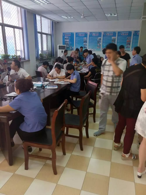  石家莊鐵路技校2016年火爆的報名場面 學校圖片 第3張