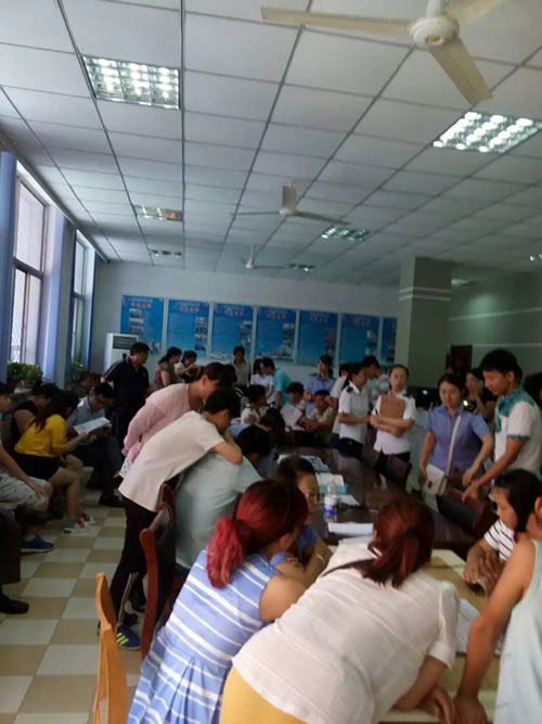  石家莊鐵路技校2016年火爆的報名場面 學校圖片 第1張