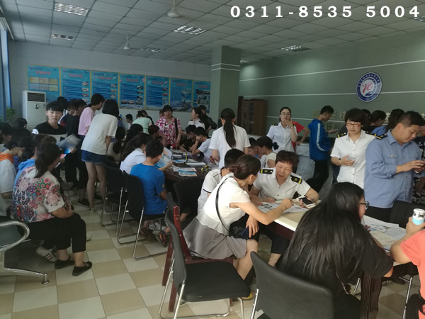 石家莊鐵路技校2017年火爆報名現場 學校圖片 第1張 石家莊鐵路技校2017年火爆報名現場 學校圖片 第1張