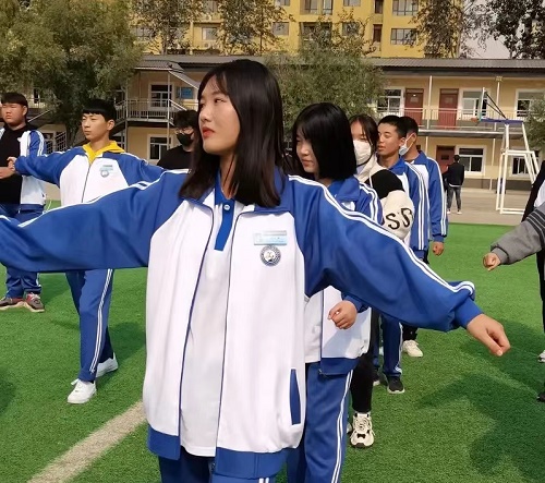 石家莊鐵路職業技工學校招生咨詢 石家莊鐵路學校課間操 學校圖片 第2張