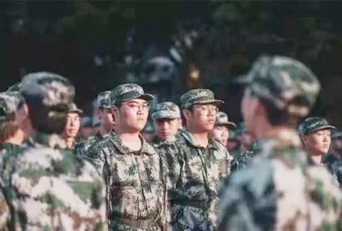  石家莊鐵路學(xué)校軍訓(xùn)瞬間 學(xué)校圖片 第1張