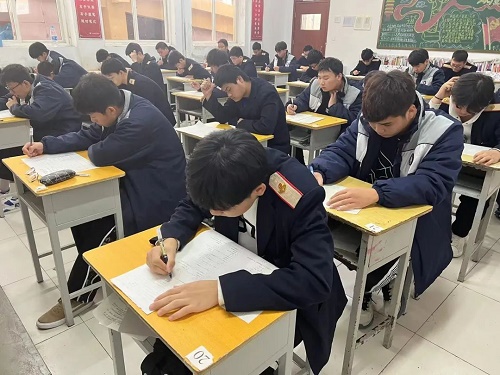 石家莊鐵路學(xué)校2022秋期中考試現(xiàn)場 石家莊鐵路學(xué)校2022秋期中考試現(xiàn)場 學(xué)校圖片 第2張