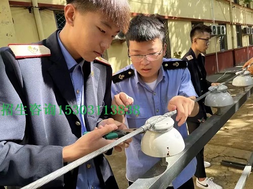 石家莊鐵路職業(yè)高級技工學(xué)校實訓(xùn)課 石家莊鐵路職業(yè)高級技工學(xué)校實訓(xùn)課 學(xué)校圖片 第2張