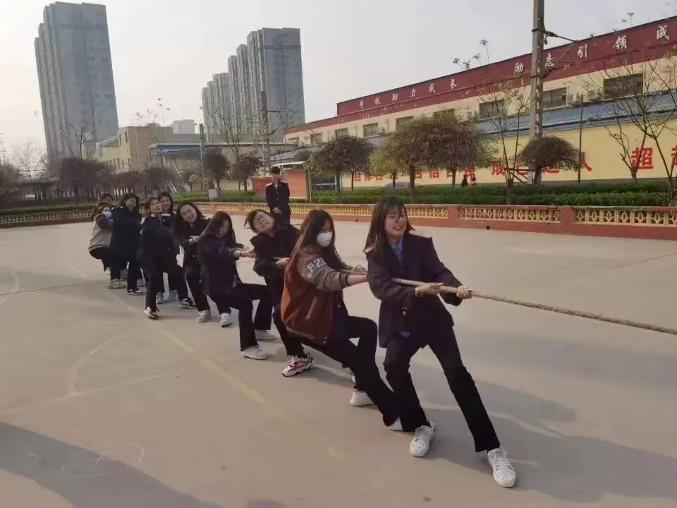 石家莊鐵路職業高級技工學校 春日拔河 激情開戰 學校圖片 第2張