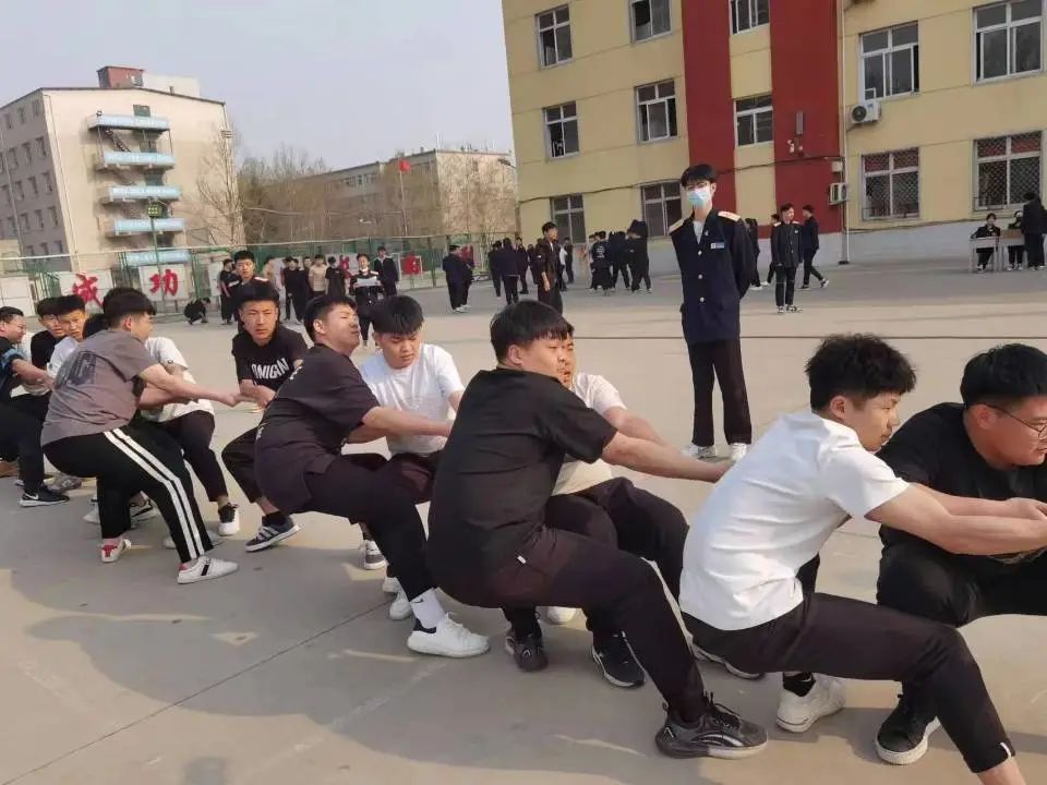 石家莊鐵路學校 春日拔河 激情開戰 學校圖片 第1張