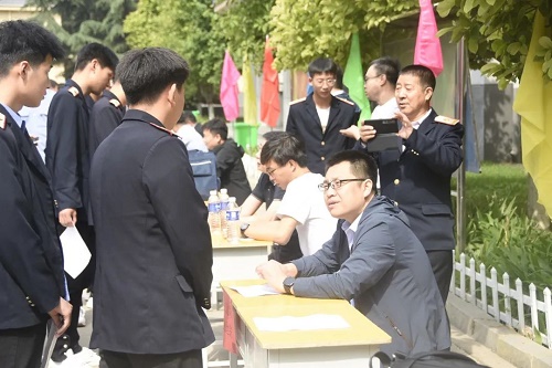 石家莊鐵路學校2023年5月就業(yè)雙選會現(xiàn)場 石家莊鐵路學校2023年5月就業(yè)雙選會現(xiàn)場 教育資訊 第1張